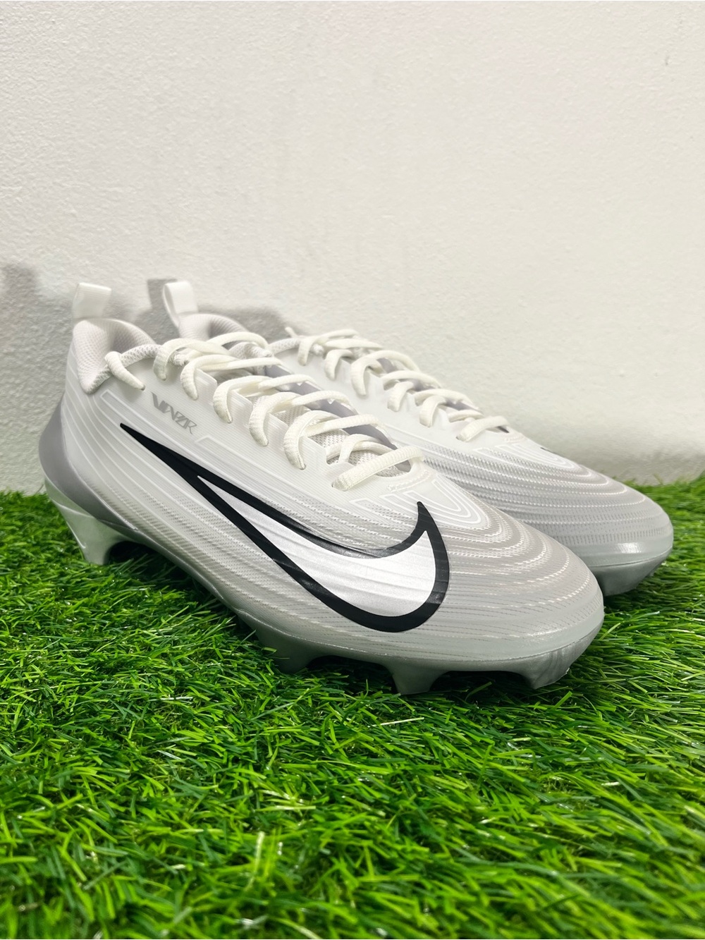 Nike Men's Vapor Speed 3 Football Cleats - Size: 10.5- FB3303 100 - White / Grey